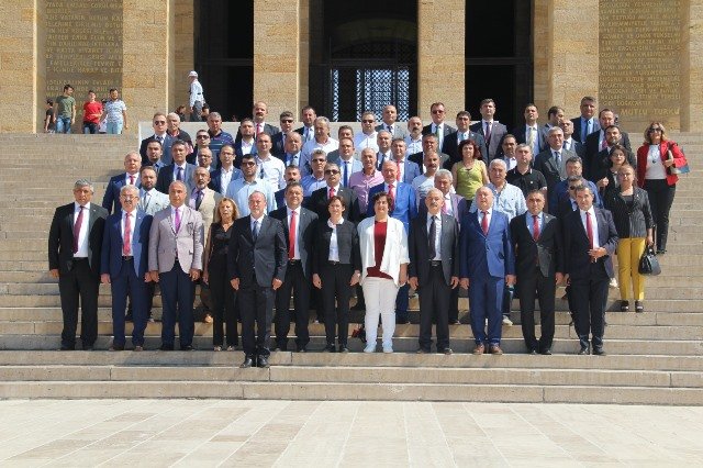 Tüm Yerel Sen kuruluşunun 6. yıl dönümünde Anıtkabir'e çıktı