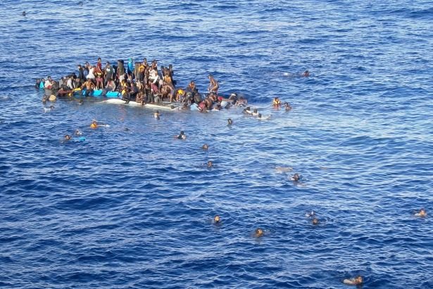 Tunus'ta mültecileri taşıyan tekne battı: 81 kişi kayıp