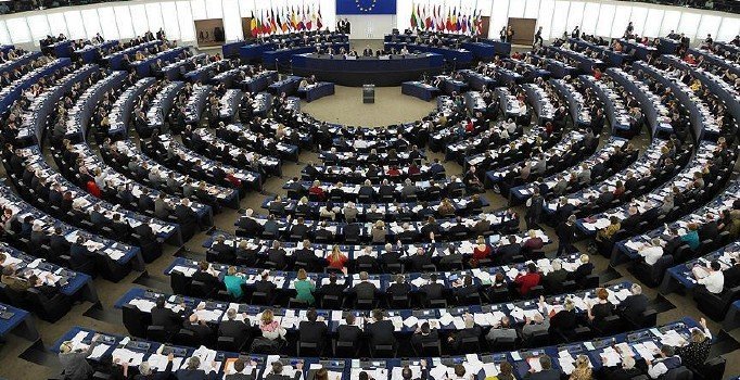 Türkiye ile müzakerelerin askıya alınmasını öneren rapor Avrupa Parlamentosu'nda kabul edildi