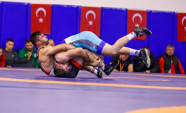 Türkiye Serbest Güreş Şampiyonası'nda ilk şampiyonlar belli oldu