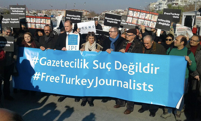 'Tutuklu 120 gazeteciyle dünya rekoru Türkiye’de'