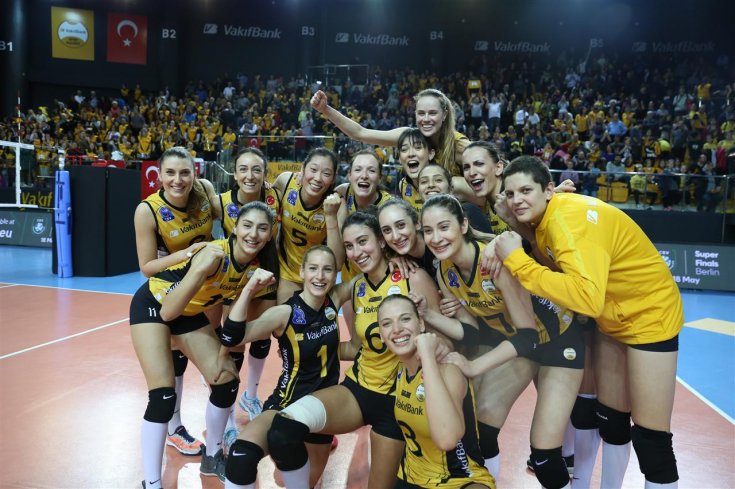 VakıfBank üst üste yedinci kez yarı finalde