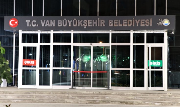 Van'da kayyum, belediye meclisini feshetti