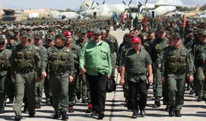 Venezuela'daki darbe girişiminde ordu 'Maduro'nun yanındayız' dedi