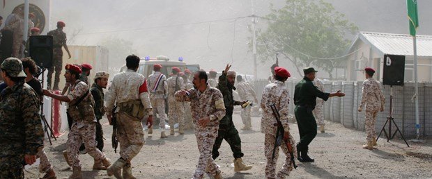 Yemen'de askeri geçit törenine saldırı: 32 kişi öldü