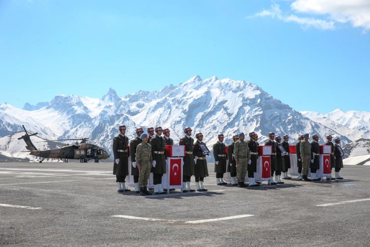 Zeytin Dalı Harekat Bölgesi ve Hakkari'de şehit olan dört asker son yolculuklarına uğurlandı