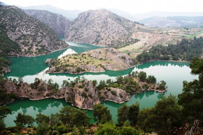 Arapapıştı Kanyonu yerli ve yabancı turistleri ağırlamaya devam ediyor