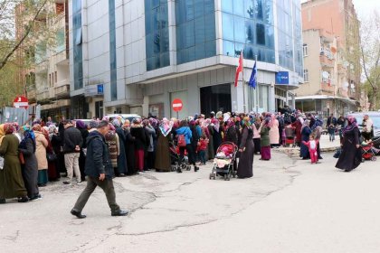 Adıyaman'da yüzlerce kişi geçici iş kuyruğunda