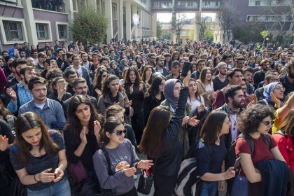Ankara Üniversitesi öğrencilerinden cinsel istismar protestosu: 'Tecavüzcü-tacizci hoca istemiyoruz'