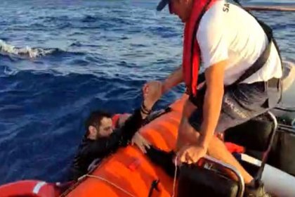 Bodrum açıklarında batan botta 15 kişi kurtarıldı, 1 bebek aranıyor