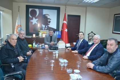 CHP'li Akın, Erdek ve Gönen’de belediye başkan adaylarıyla bir araya geldi