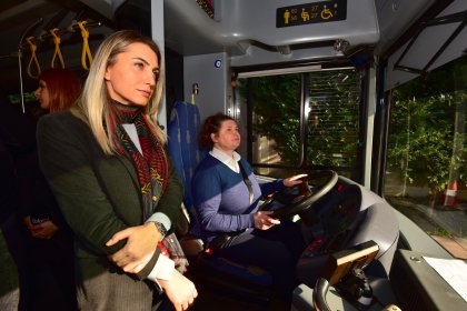 Dilek İmamoğlu’ndan kadın şoförlere destek