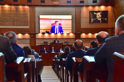 Ekrem İmamoğlu, İBB Meclisi'nin ilk toplantısında çalışanların haklarıyla ilgili teklifi gündeme almak istedi, AKP reddetti