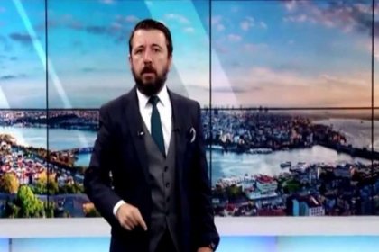 Eski Akit TV sunucusu, tam CHP'yi eleştiriyordu ki kulaklıktan gelen bilgiyle CHP'yi alkışlamaya başladı!