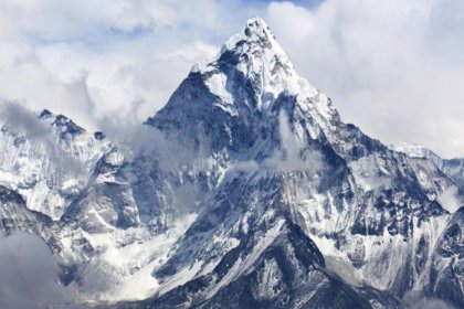 Everest'te buzlar eridi, ölen dağcıların kayıp bedenleri ortaya çıktı