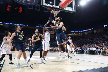 Fenerbahçe ile Anadolu Efes final serisinde son maça çıkıyor