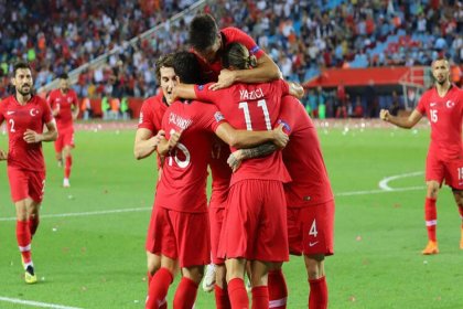 Futbol Milli Takımımız Fransa'yı 2-0 yendi