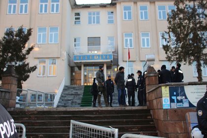 HDP'li belediye başkanları tutuklandı