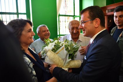 İBB Başkanı Ekrem İmamoğlu, Karacaahmet ve Garip Dede cemevlerini ziyaret etti