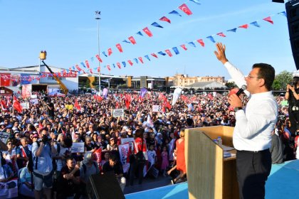 İmamoğlu Küçükçekmece'de halka seslendi: Milletin huzurunda 17 yıldır niye konuşmayı kabul etmediniz; işte halk birbirimizi kucaklamamızı istiyor