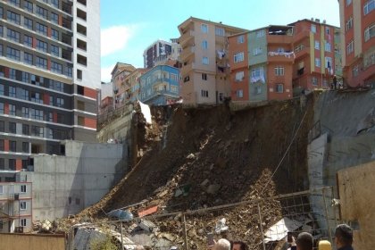 İstanbul Kağıthane'de 4 katlı bir bina çöktü: Çevredeki 10 bina tahliye edildi