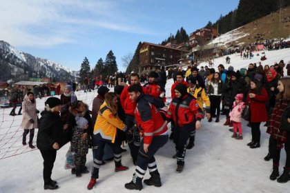 Kar festivali kazalarla başladı: 25 yaralı