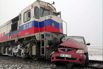 Kars'ta korkunç tren kazası: Biri çocuk 3 kişi öldü