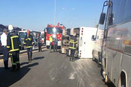Kayseri'de işçi servisiyle kamyonet çarpıştı: 22 yaralı