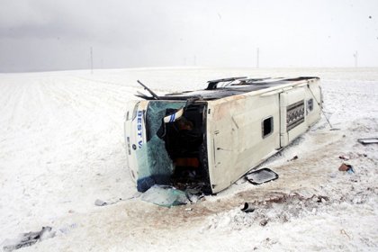 Kayseri’de yolcu otobüsü devrildi: 23 yaralı