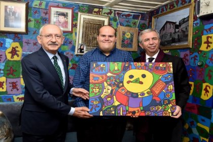 Kılıçdaroğlu engelli ressam Muhammed Yalçın'ı ziyaret etti
