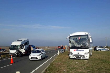 Lüleburgaz'da işçi servisleri çarpıştı: 17 yaralı var