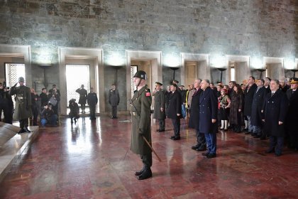 Mansur Yavaş'tan Atatürk'ün Ankara'ya gelişinin 100. yılında Anıtkabir'e ziyaret