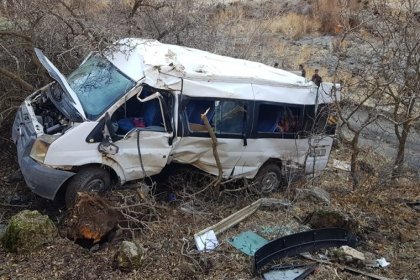 Öğrencileri taşıyan minibüs kaza yaptı: 2 Ölü
