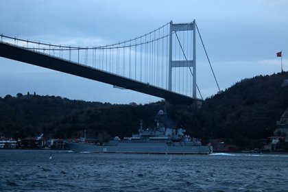 Rus Savaş gemisi İstanbul Boğazı'ndan geçti
