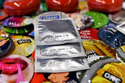 Sağlık Bakanlığı prezervatif dağıtacak