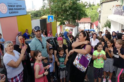 Sarıyer'de kapatılma kararı alınan okula velilerden tepki