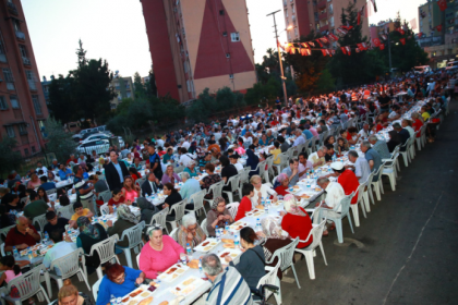 Seyhan Belediyesi iftar sofrasında bin 500 kişiyi ağırladı