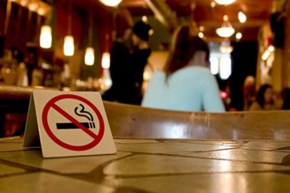 Sigara düzenlemesi değişiyor: Mekanlarda açık alanda içmek yasaklanıyor