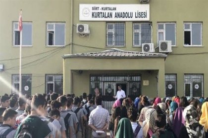 Siirt Kurtalan Anadolu Lisesi müdürü kız öğrencilerin pantolon boyunu ölçtü, bakanlık soruşturma başlattı