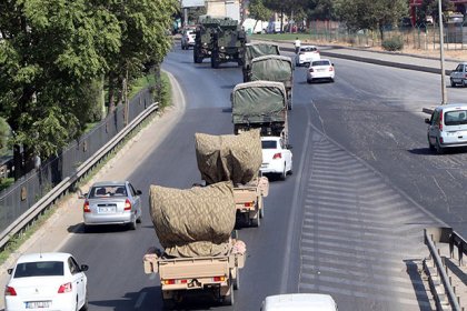 Sınıra askeri sevkiyat sürüyor