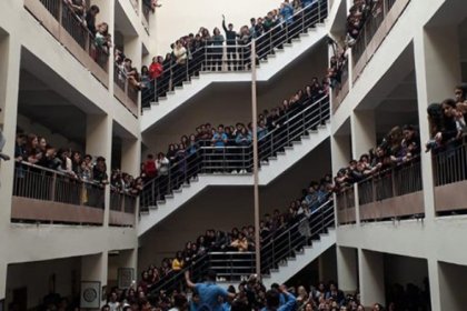 Tacizi protesto eden öğrencilere uzaklaştırma cezası verdiler
