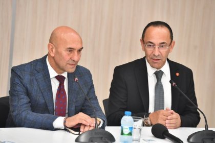 Tunç Soyer'den seçilmiş Urla Belediye başkanı Burak Oğuz'a ziyaret