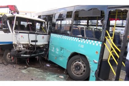 Ümraniye'de kamyon otobüse çarptı: 9 yaralılar var