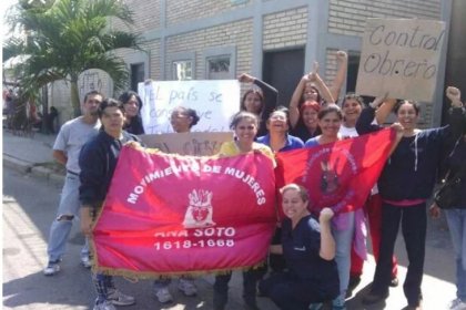 Venezuela’da kadın işçiler, el koydukları fabrikada üretime geçti