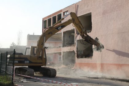 Yıkılan okullar 'ödenek yetersiz' denilerek yapılmıyor!