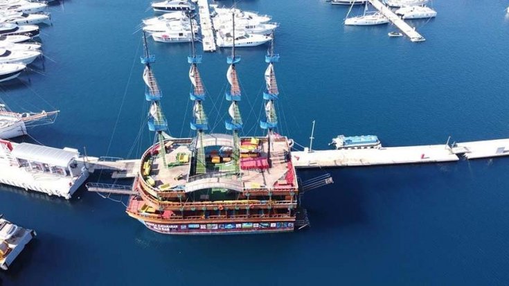 120 milyon liralık borcu olan belediye 3 milyonluk gezi teknesi aldı