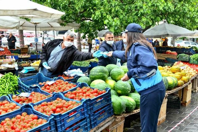 Ankara Büyükşehir Belediyesi'nin ücretsiz maske dağıtımı devam ediyor