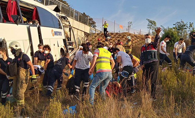 İstanbul'da feci kaza: 5 ölü, 25 yaralı