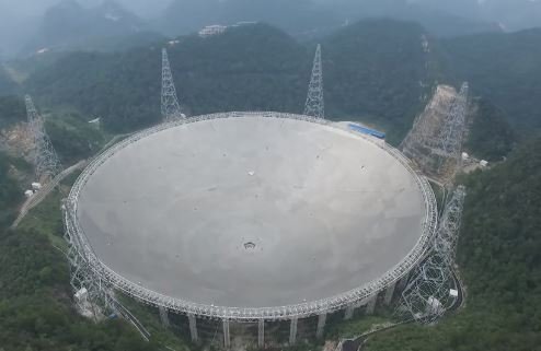 30 futbol sahası büyüklüğündeki Çin'in dev teleskobu resmen faaliyete geçti