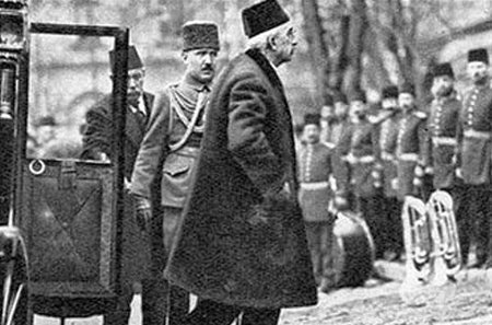 98 yıl önce bugün saltanat kaldırıldı ve Osmanlı İmparatorluğu resmen sona erdi